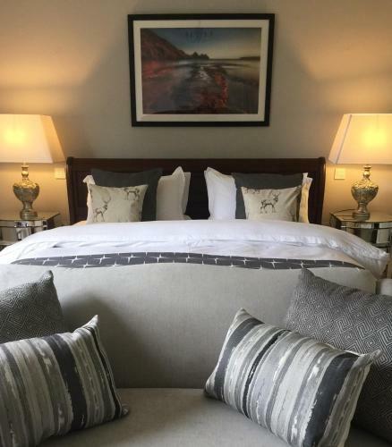 Bed & Breakfast Llwynhelig Manor