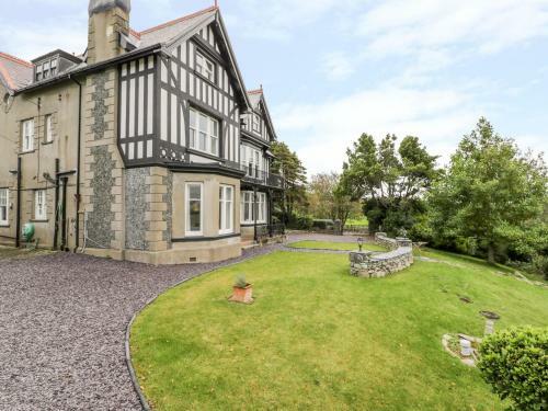 Plas Y Bryn Hall