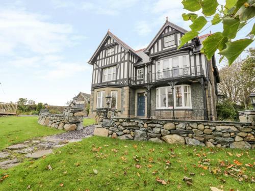 Plas Y Bryn Hall