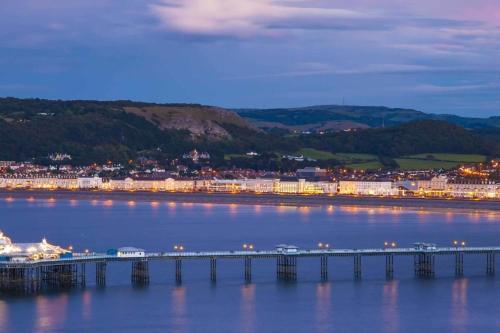 Detached House With Amazing Sea View By Llandudno