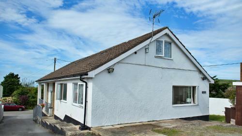 Abersant Cottage - Sleeps 5 With Hot Tub
