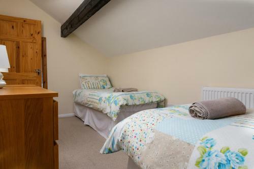 Abersant House - Sleeps 6 With Hot Tub