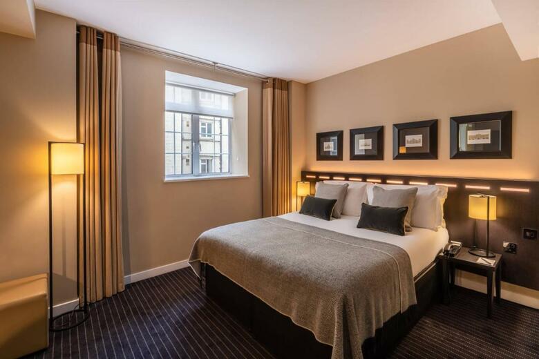 Hotel The Resident Victoria (Formerly The Nadler Victoria)