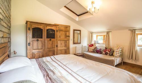 Long Sutton Villa Sleeps 13 With Pool
