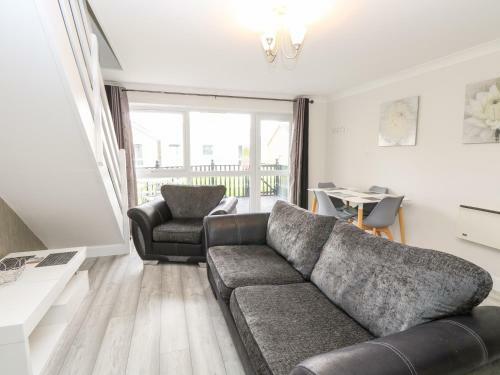 91 Waterside Park
