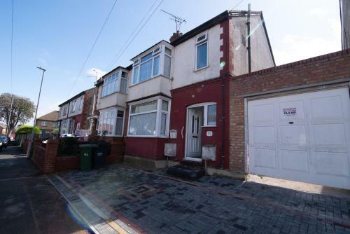 Newark House - 2 Bedroom Serviced Apartment