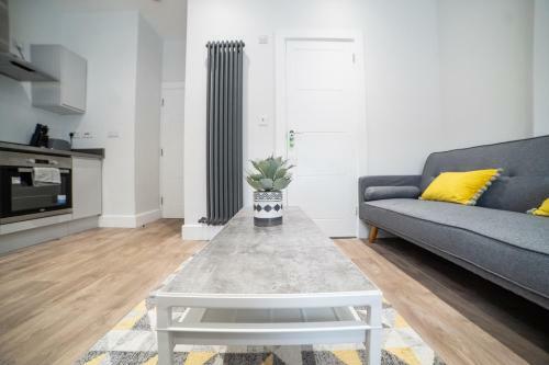 Serviced Apartments Luton - Central Boutique Studio By Opulent Living