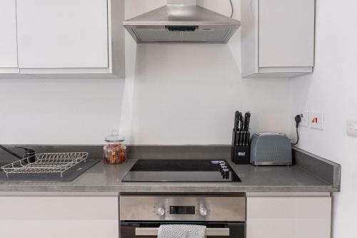 Serviced Apartments Luton - Central Boutique Studio By Opulent Living