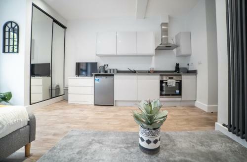 Serviced Apartments Luton - Central Boutique Studio By Opulent Living