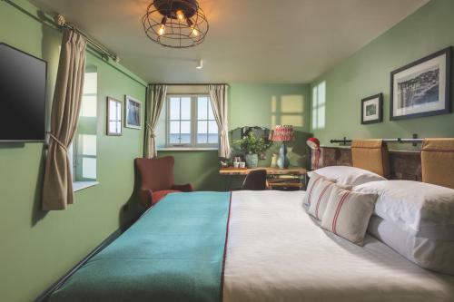 Posada Rock Point Inn