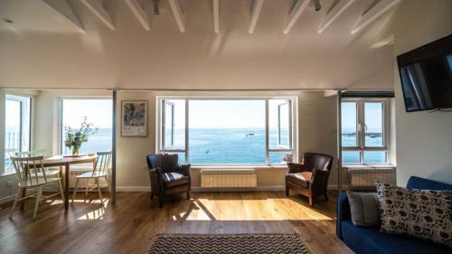 3 Beach Way House