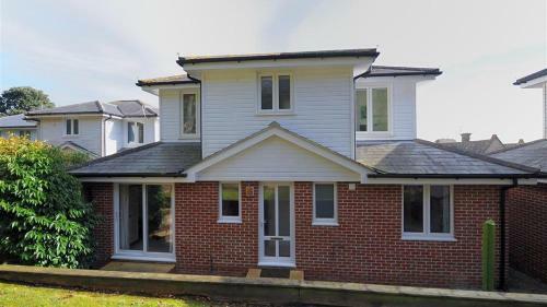 4 Coram Court