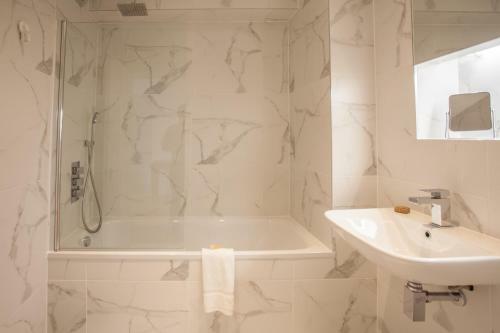Uber Modern & Convenient 4slp Apartment W Parking