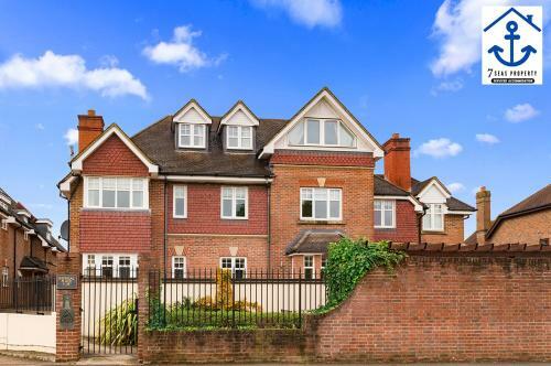Luxury Apartment W Big Balcony Maidenhead