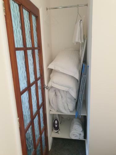 Marlow's Emerald 3 Bed House Sleeps 8 Guests