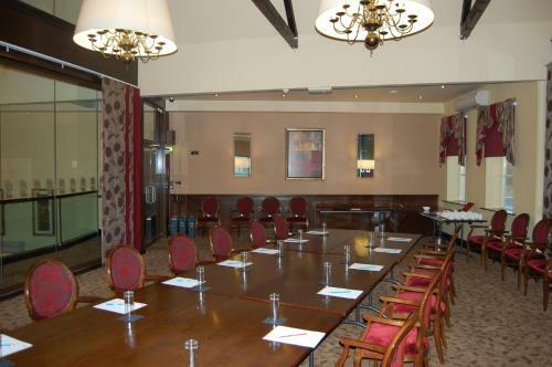 Best Western Plus Pastures Hotel