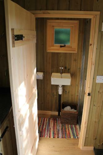 Shepherd's Hut - The Quirky Quarry