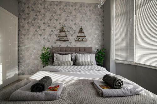 Haddon House Sleeps 7 - Workstays Uk