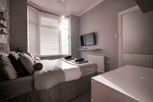 Haddon House Sleeps 7 - Workstays Uk