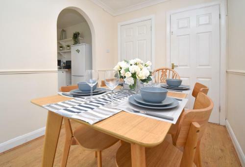 Contractor Accommodation- Central Mk Location Spacious Garden Fast Wifi Parking