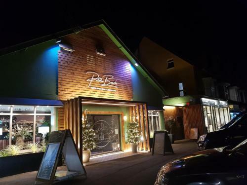 Posada Pebble Beach Restaurant, Terrace And Rooms