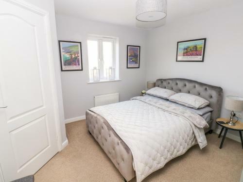 10 Belfrey Close