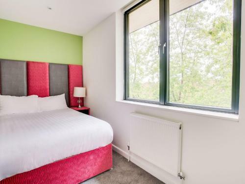 Delightful Apartment In Milton Keynes Near Snozone