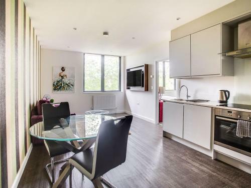 Delightful Apartment In Milton Keynes Near Snozone