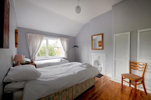 3 Bed House With Private Outdoor Space In Mold!