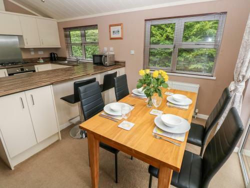 1 Hornbeam Lodge