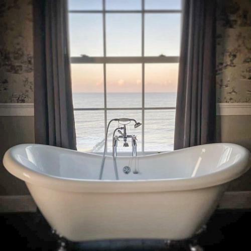 Mundesley Chateau Sleeps 12 With Wifi