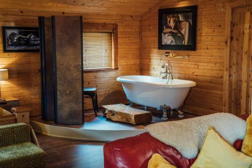 Donard Shadow Lodge