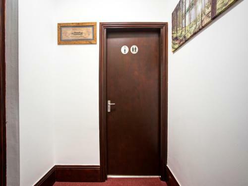 Hotel Oyo The Benwell Apartments