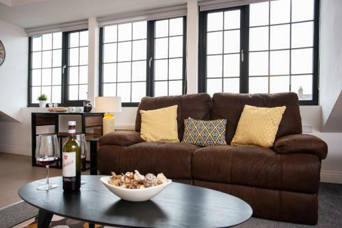 Apartamento Oakstays - Bright, Spacious Gem