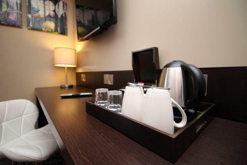 Silurian Hotel Double Bedroom By Staybc