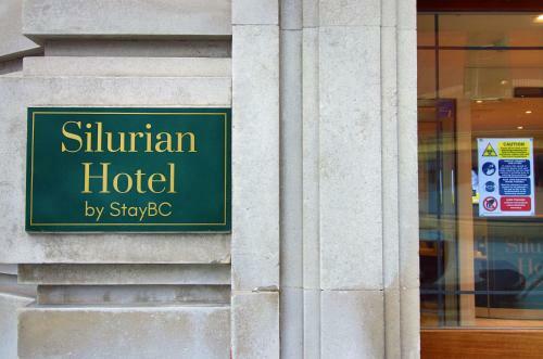 Silurian Hotel Double Bedroom By Staybc