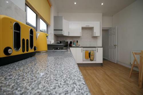 Camelot House By Staybc
