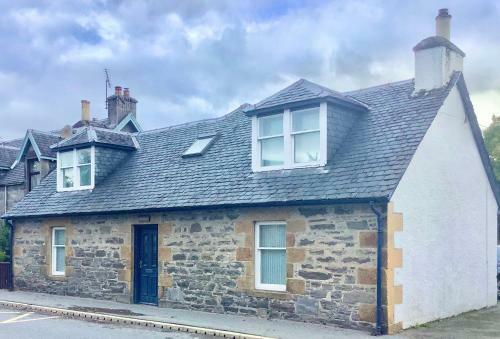 Cute And Cosy 4-bed Cottage In Newtonmore