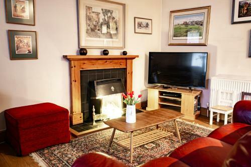 Cute And Cosy 4-bed Cottage In Newtonmore