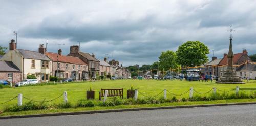 Cross View, Norham