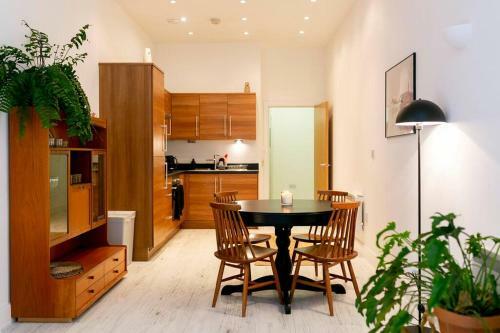 Ideal For Contractors Discounted Longer Stays Central Apartment With Secure Parking