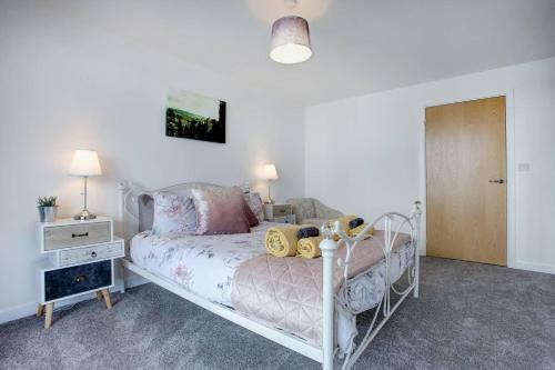 Apartamento Newly Renovated Riverside Flat W/ Private Balcony