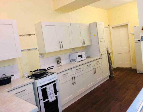 Nottingham Jireh Villa, City Center, Parking