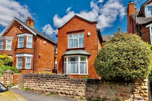 Nottingham Jireh Villa, City Center, Parking