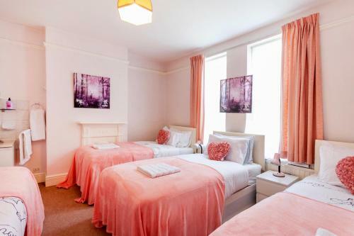 Nottingham Jireh Villa, City Center, Parking