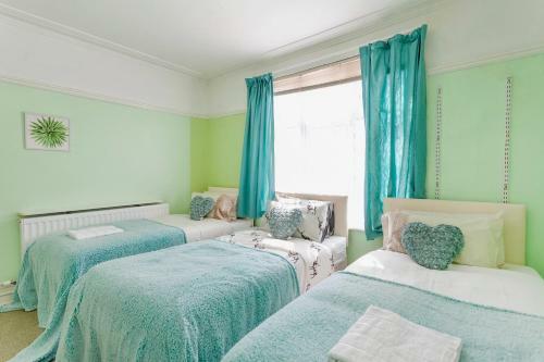Nottingham Jireh Villa, City Center, Parking