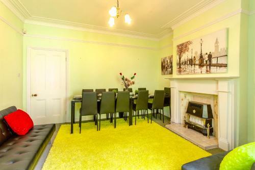 Nottingham Jireh Villa, City Center, Parking