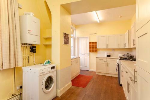 Nottingham Jireh Villa, City Center, Parking