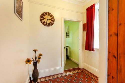 Nottingham Jireh Villa, City Center, Parking