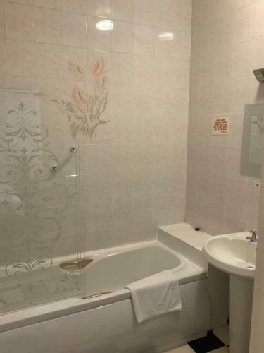 Global Village Paramount Hotel